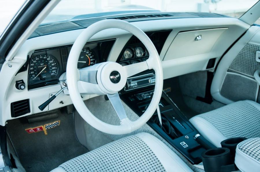 Торпедо Chevrolet Corvette (1YZ87) 1979 года  (фото 7 из 8)